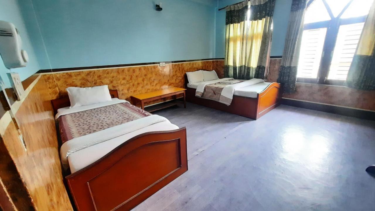 Hotel Lake Garden Pokhara Bagian luar foto
