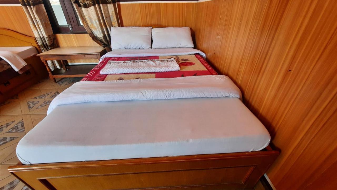 Hotel Lake Garden Pokhara Bagian luar foto