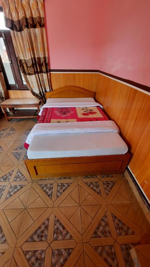 Hotel Lake Garden Pokhara Bagian luar foto