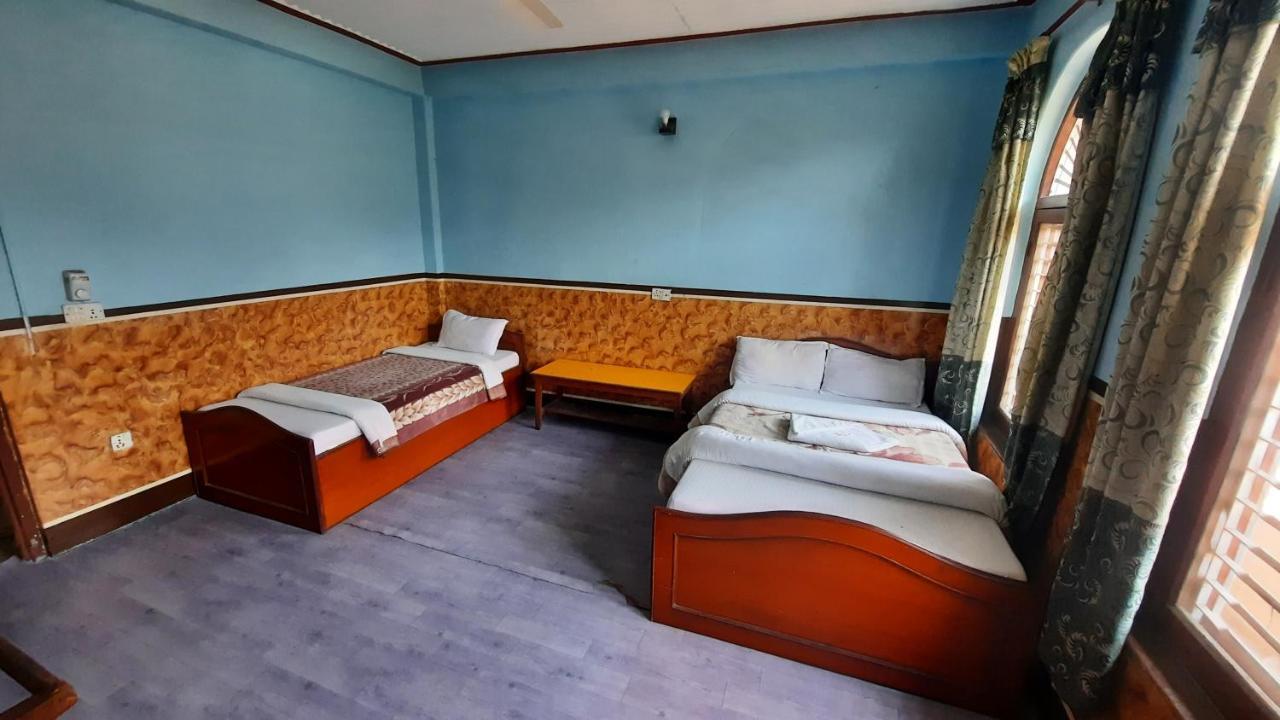 Hotel Lake Garden Pokhara Bagian luar foto