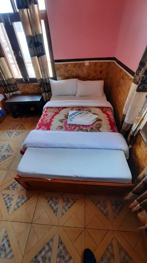 Hotel Lake Garden Pokhara Bagian luar foto